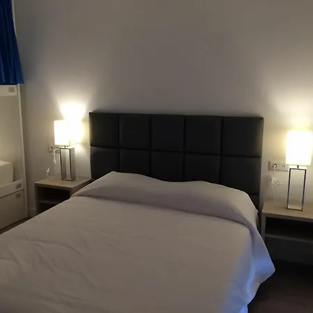 Be & Estefania Hostel *